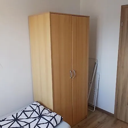 Habitación en casa particular Jakość-niska Cena-cisza I Spokój-prywatny Na Klucz-5 Km Do Plaży-piwnica Na Rower-centrum